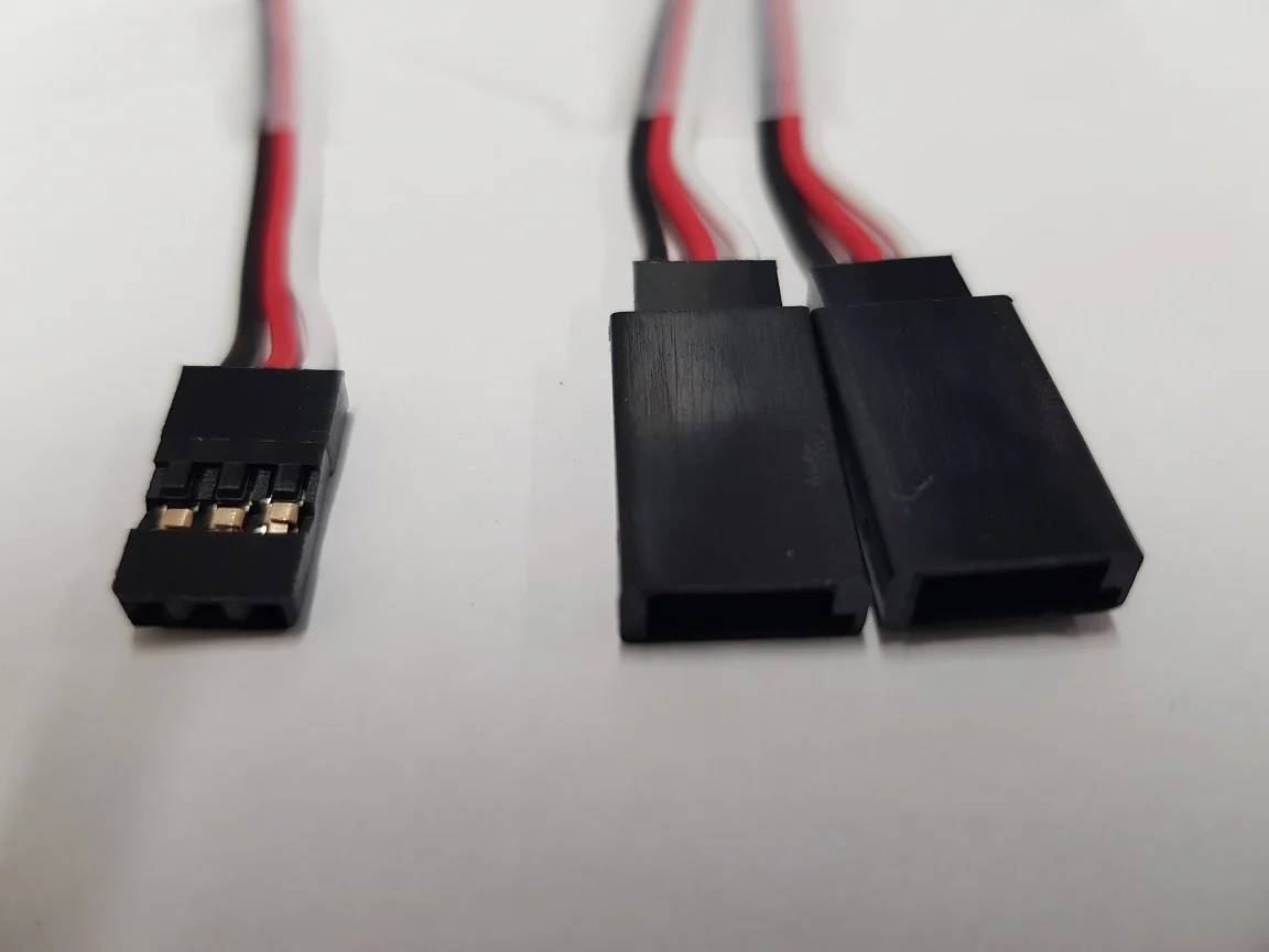 300mm JR to Futaba Universal Servo Extension Y Lead