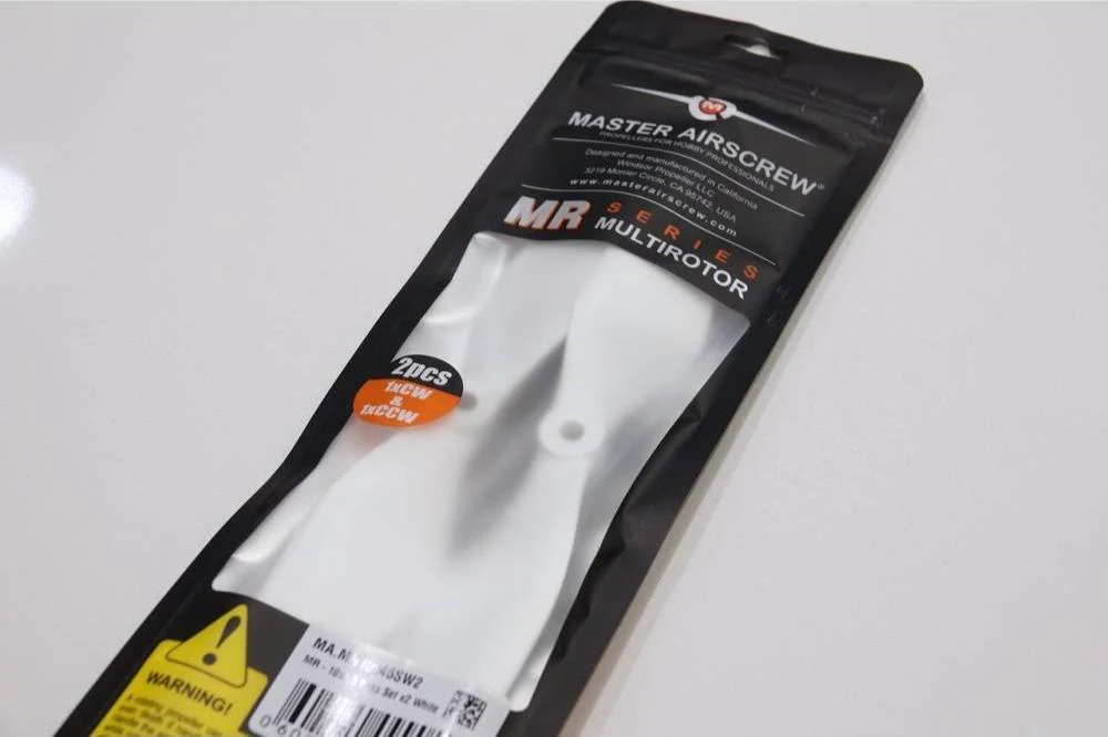 Master Airscrew 10x4.5" MR Propeller Set (x2) - White - Image 3