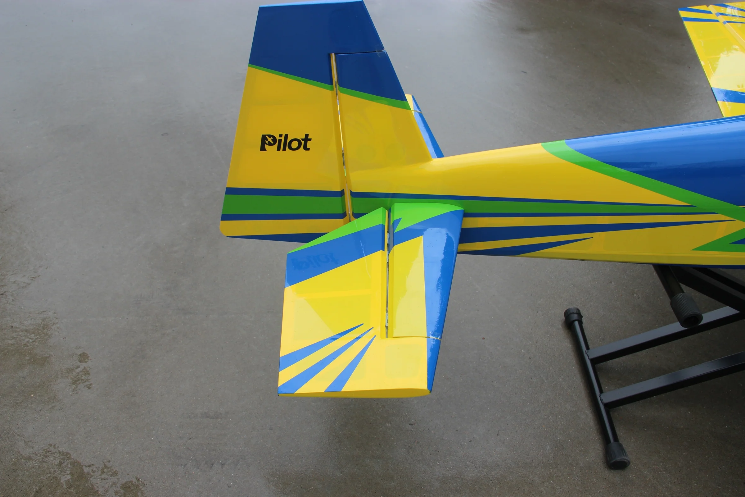 Pilot RC Edge 540 V2 74in Yellow/Blue PIL652 - Image 7