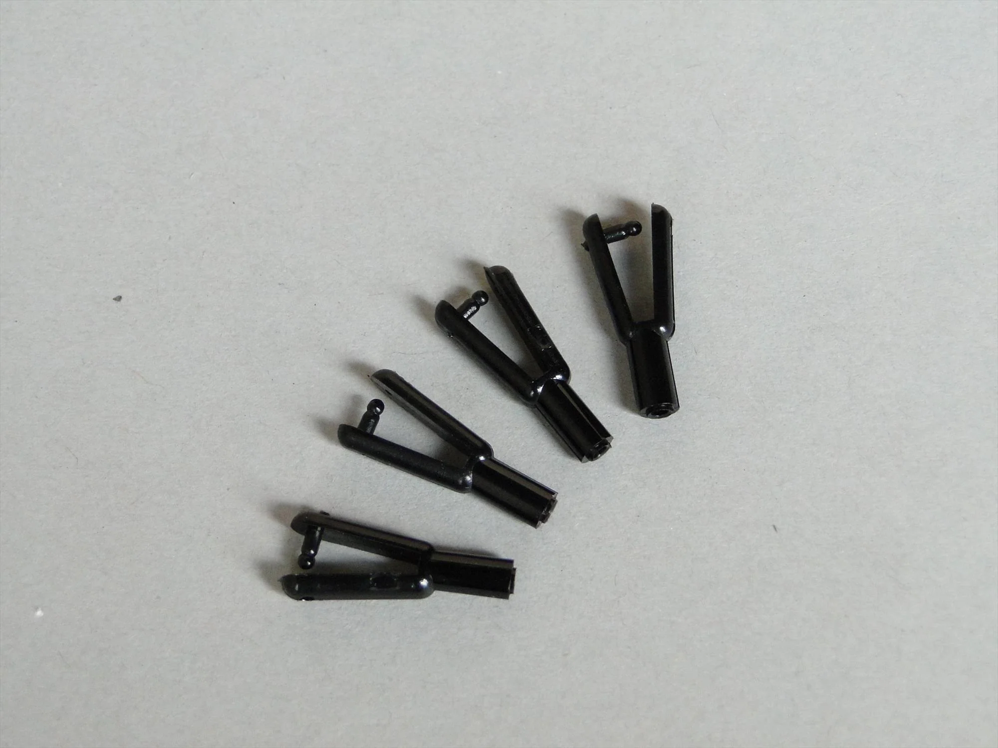 Radio Active Mini Snap Links for 1.5mm CF Rod (Glue On) Pack of 4 RCA260