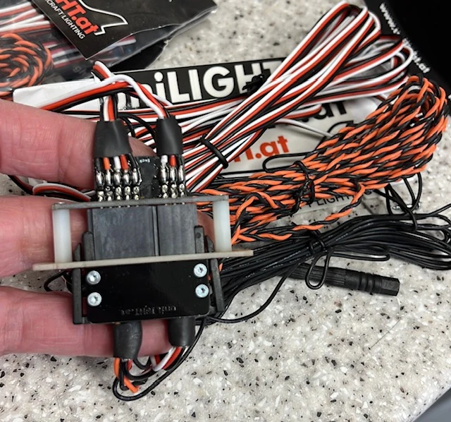 UniLight Locking Cable Connection, 6 Primary (2 Servos) 4 Secondary Pins (Assembled With Cable (1 Pair, M/F) CABLE-6P4S - Image 3